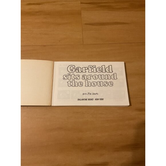 Garfield Sits Around The House By Jim Davis His Seventh Book - Picture 3 of 3